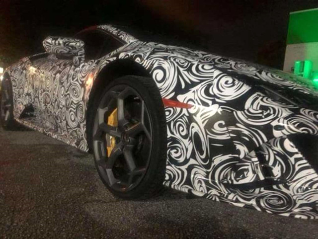 Yeni Lamborghini Huracan Spyder Kameralara Yakalandı