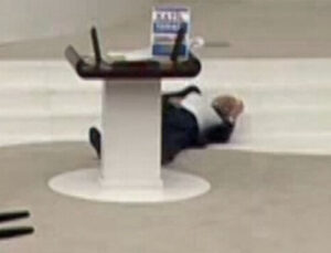 Saadet Partili Hasan Bitmez Meclis kürsüsünde kötüleşip bayıldı