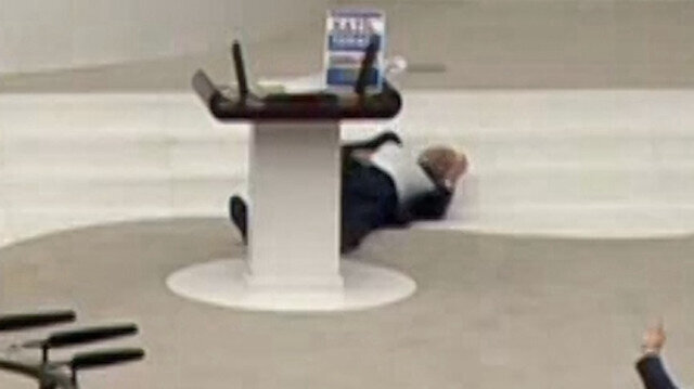 Saadet Partili Hasan Bitmez Meclis kürsüsünde kötüleşip bayıldı