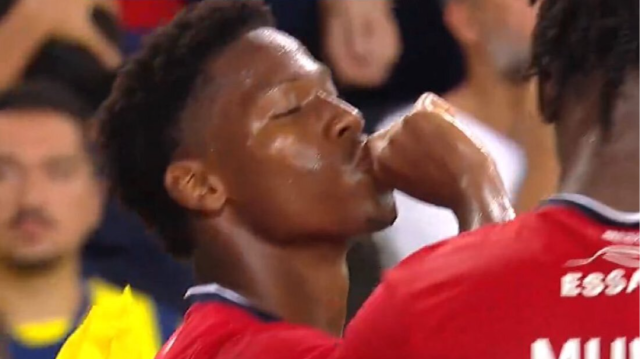 Lille’in gol sevinci Fenerbahçeli taraftarları çılgına çevirdi