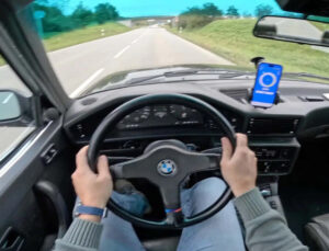 Birinci Kuşak BMW M5’in Yıllara Meydan Okuyan Motor Sesini Dinleyin!