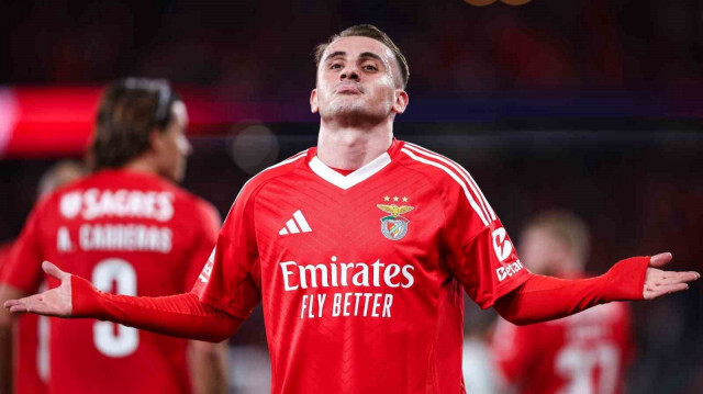 Kerem Aktürkoğlu o pankarta kayıtsız kalmadı! Ekranlara yansıdı