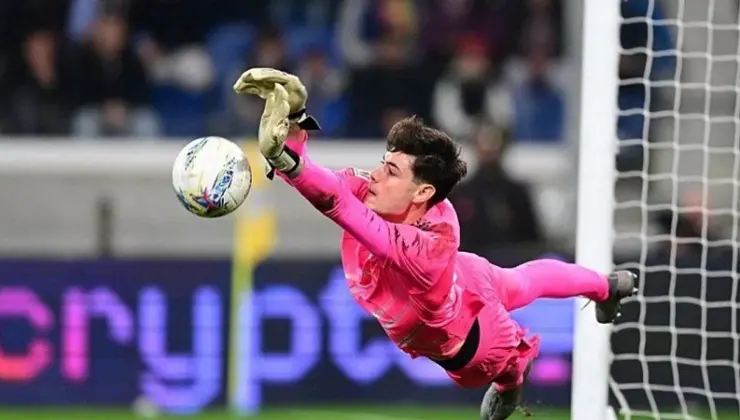 Böylesi daha evvel görülmedi: Motta üst üste 4 penaltı kurtardı! Lazio’yu tek başına finale taşıdı