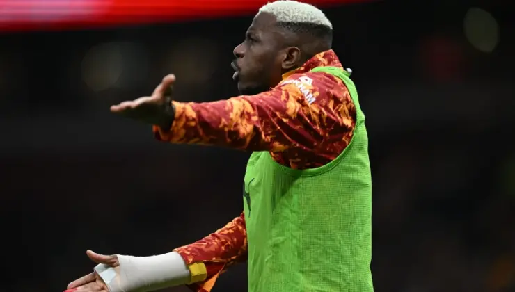 Osimhen maç sonu çıldırdı: Grup arkadaşları bile durduramadı!