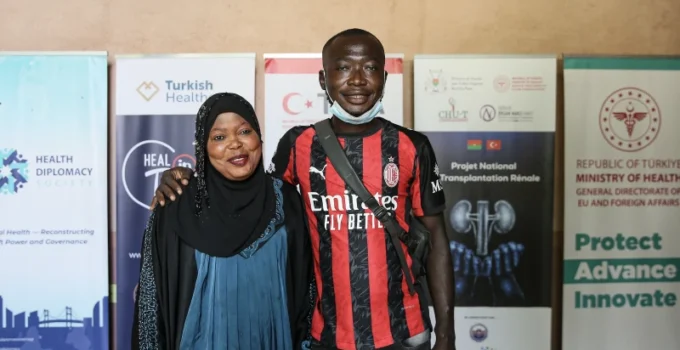 Türk Doktorlar Burkina Faso’da umut oldu: 6 yıllık hasta sıhhatine kavuştu